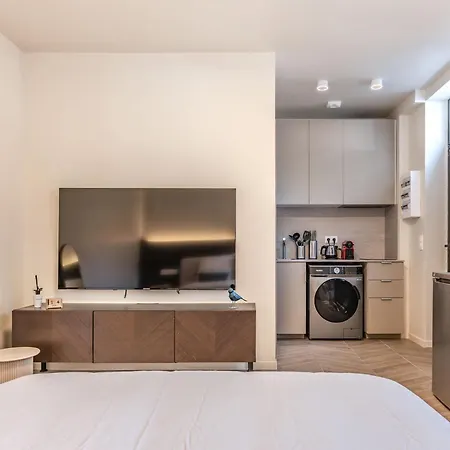 A Stylish And Renovated * Paris